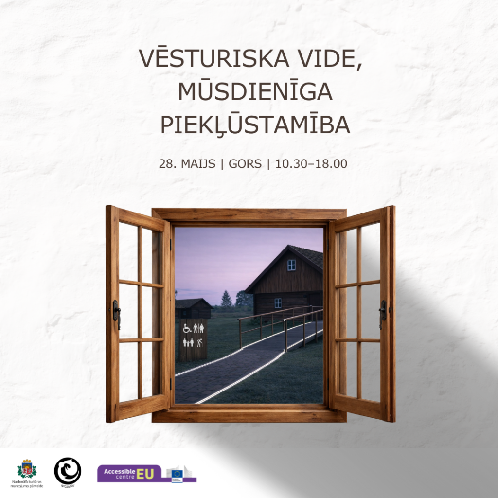 Attēlā redzams plakāts ar uzrakstu: “Vēsturiska vide, mūsdienīga piekļūstamība. 28. maijs | GORS | 10.30–18.00”. Centrā attēlots atvērts logs, caur kuru redzama lauku vide ar koka ēku un uzbrauktuvi (rampu) cilvēkiem ar kustību traucējumiem. Blakus redzamas piekļūstamības piktogrammas. Apakšā – organizatoru logotipi.